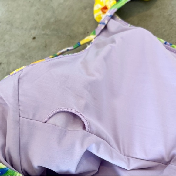 NWOT Farm Rio Lemon Dream Ruffle One-Piece
Swimsuit Size Large - Picture 6 of 6